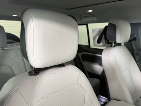 New 2025 Land Rover Defender 110 S image 29