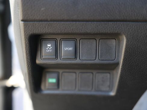 Used 2016 Nissan Rogue SV image 39