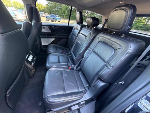 Used 2020 Lincoln Aviator Reserve w/ Equipment Group 201A RWD image 12