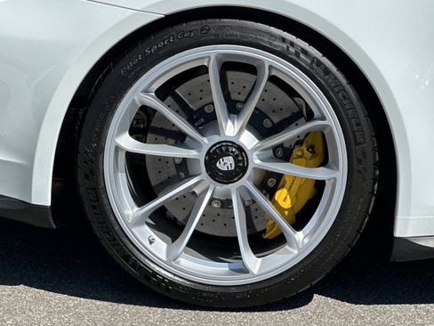 Certified 2016 Porsche 911 R RWD image 37