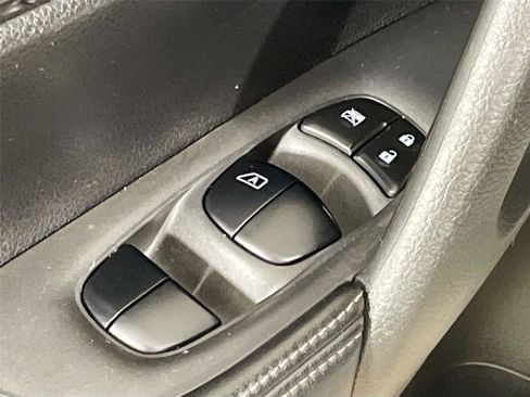 Used 2017 Nissan Rogue SV AWD/4WD image 20