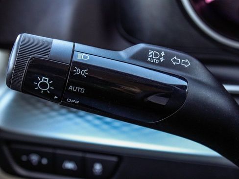 Used 2023 Kia Carnival LX image 25