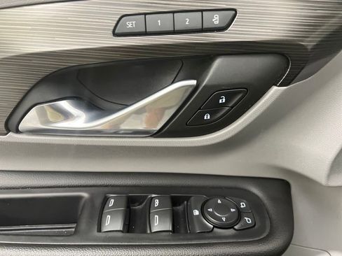 Used 2024 GMC Terrain SLT image 12