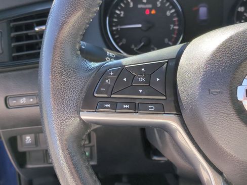 Used 2018 Nissan Rogue SV image 18