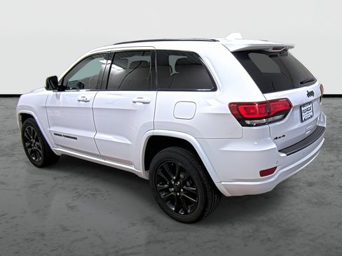 Used 2021 Jeep Grand Cherokee Laredo X AWD/4WD image 2