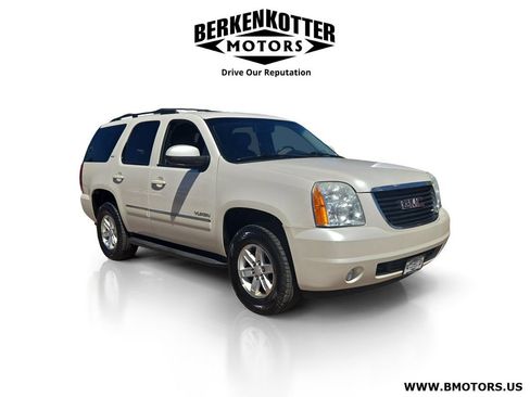 Used 2011 GMC Yukon SLT w/ SLT-2 Equipment Package AWD/4WD image 1