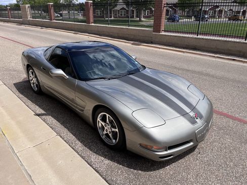 Used 2002 Chevrolet Corvette Coupe w/ Preferred Equipment Group2 image 9