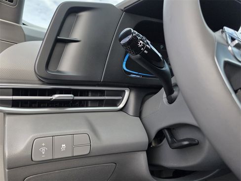 Certified 2025 Hyundai Elantra Sport image 17