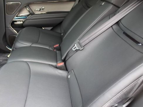 New 2026 Land Rover Range Rover SV image 4