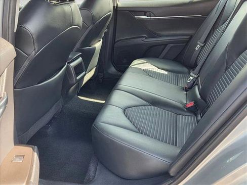 Used 2024 Toyota Camry SE image 18