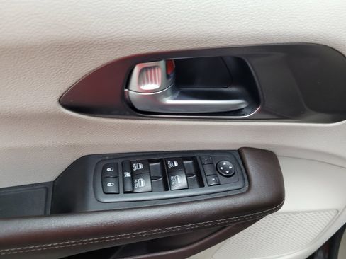 Used 2017 Chrysler Pacifica Touring-L Plus w/ Tire & Wheel Group FWD image 27