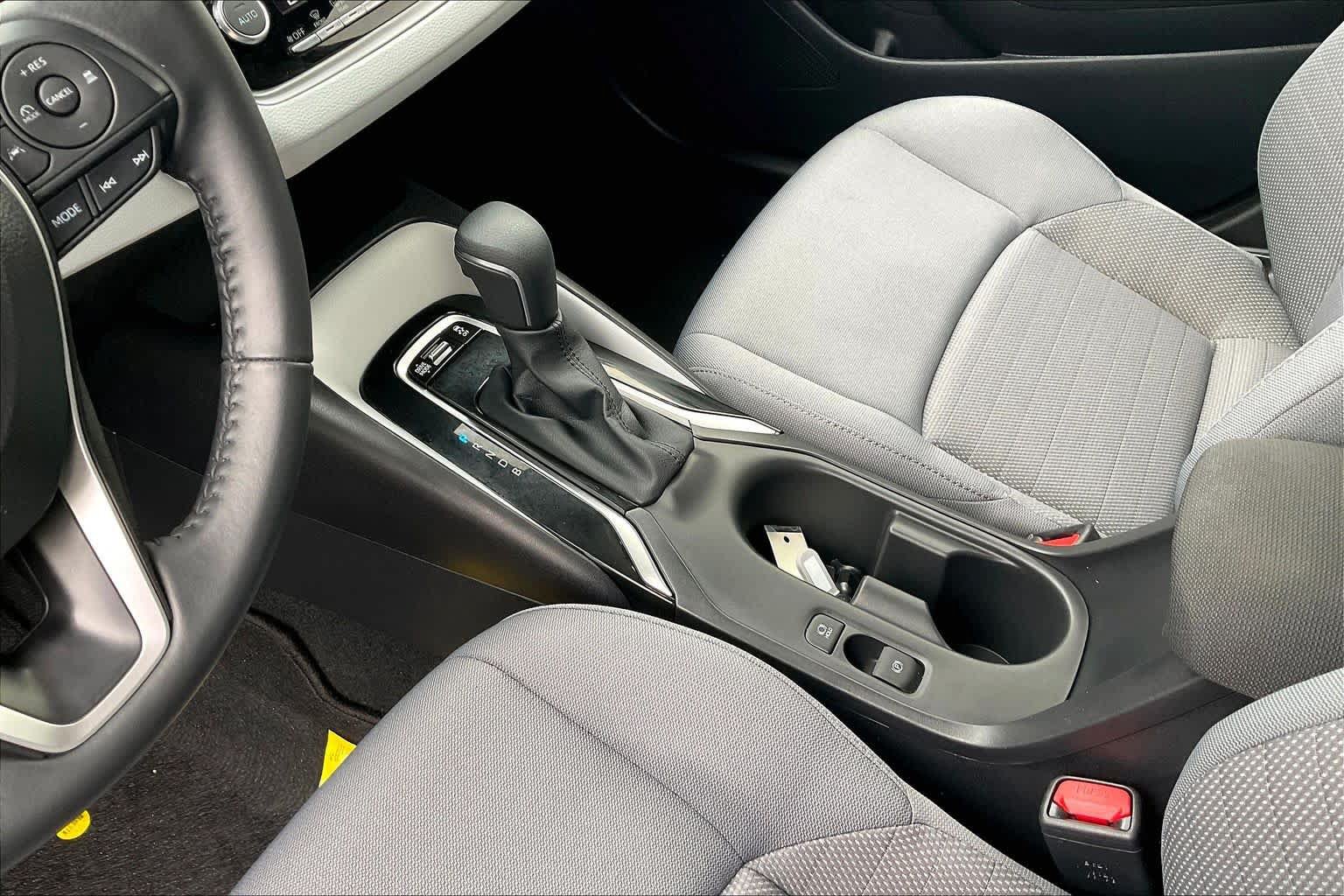 Used 2026 Toyota Corolla SE FWD image 16