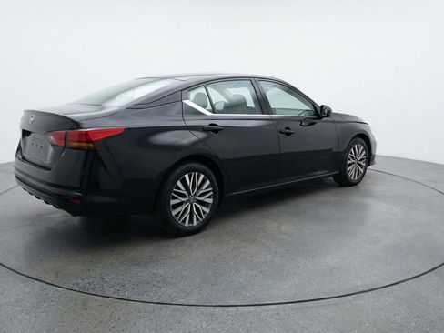 Used 2025 Nissan Altima 2.5 SV image 9