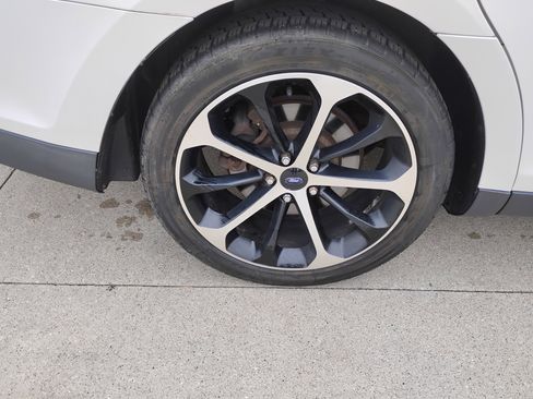 Used 2015 Ford Taurus SEL w/ Equipment Group 201A FWD image 26
