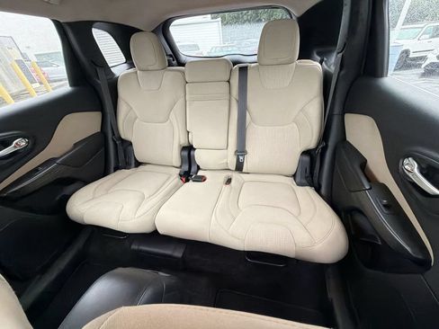 Used 2015 Jeep Cherokee Latitude AWD/4WD image 21