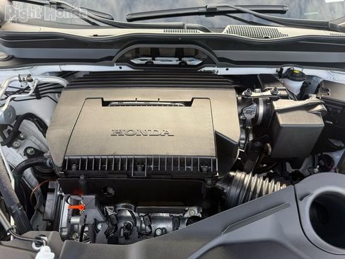 Certified 2025 Honda Pilot Touring image 31