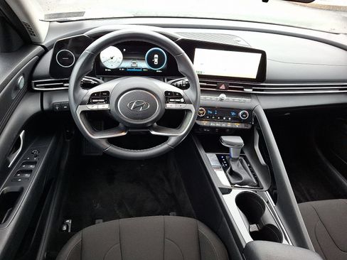 Certified 2023 Hyundai Elantra SEL w/ Convenience Package image 11