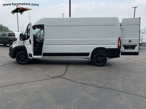 Used 2024 RAM ProMaster 2500 w/ Storage Group image 30
