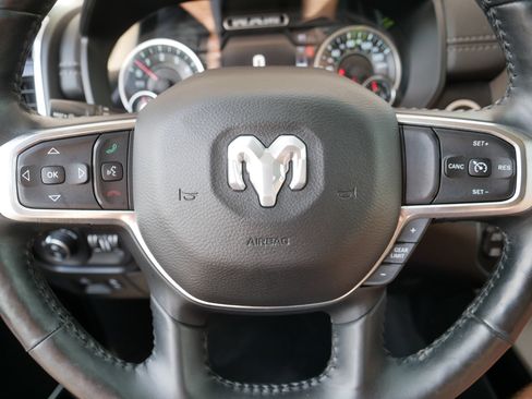 Used 2019 RAM 1500 Laramie AWD/4WD image 25