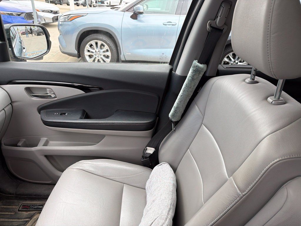 Used 2016 Honda Pilot Touring image 19