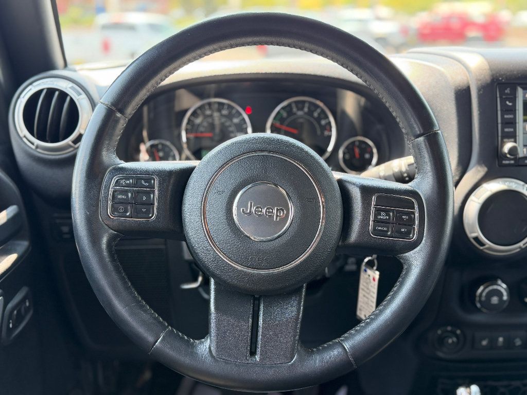 Used 2017 Jeep Wrangler Unlimited Rubicon AWD/4WD image 8