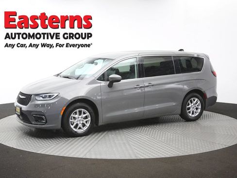 Used 2023 Chrysler Pacifica Touring-L FWD image 57