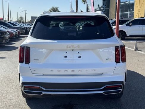 Certified 2022 Kia Sorento SX image 6