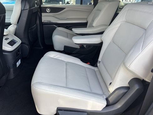 New 2025 Lincoln Navigator L Reserve image 18