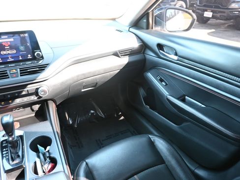 Used 2022 Nissan Altima 2.5 SR image 18