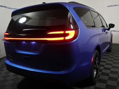 New 2026 Chrysler Pacifica Limited image 6