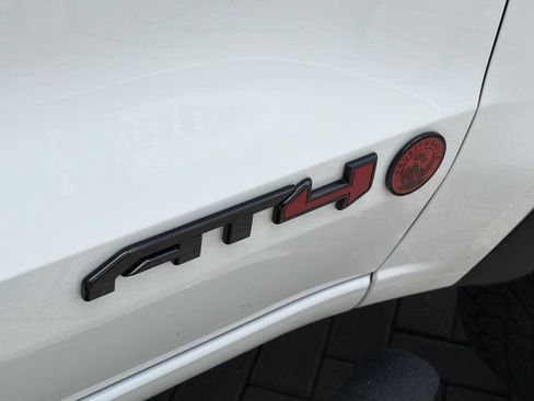 Certified 2025 GMC Canyon AT4 w/ Nightfall Edition AWD/4WD image 11