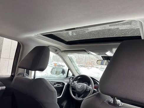Used 2021 Toyota RAV4 XLE w/ Convenience Package image 29