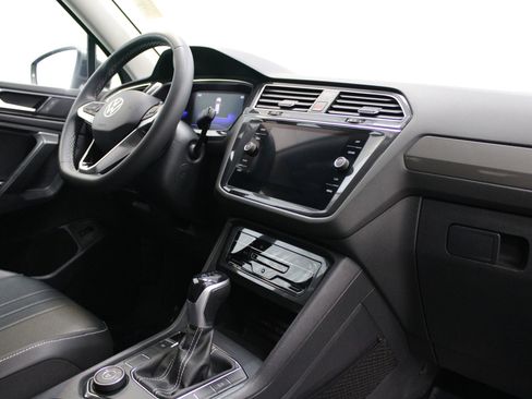 Used 2022 Volkswagen Tiguan SE AWD/4WD image 29