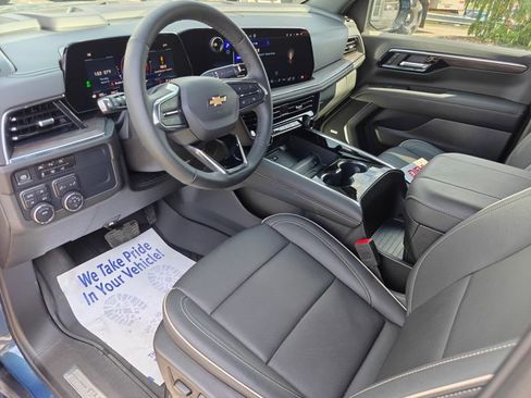 Used 2025 Chevrolet Tahoe Premier AWD/4WD image 12
