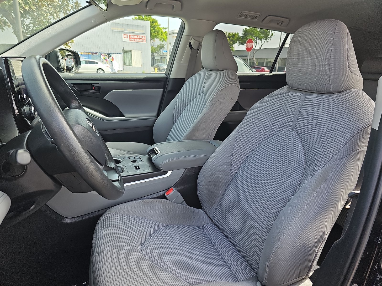 Used 2023 Toyota Highlander L FWD image 15