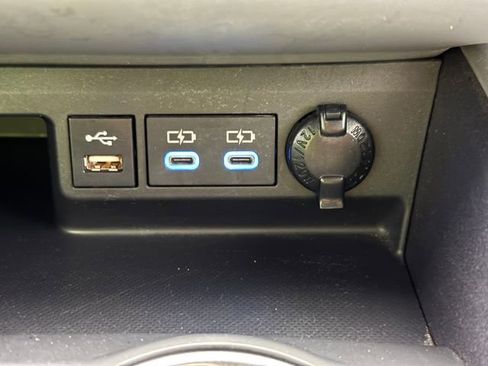 Used 2022 Toyota Highlander LE FWD image 18