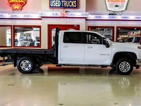 Used 2024 Chevrolet Silverado 2500 LT w/ Convenience Package image 10