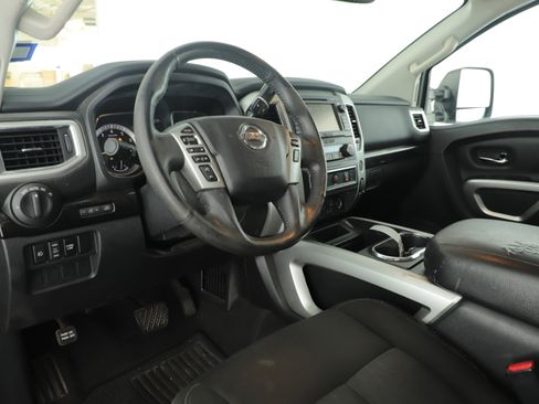 Used 2017 Nissan Titan SV image 22