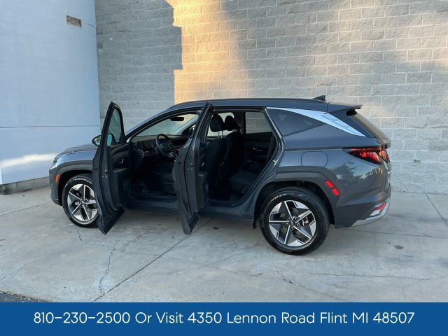 Used 2025 Hyundai Tucson SEL AWD/4WD image 13