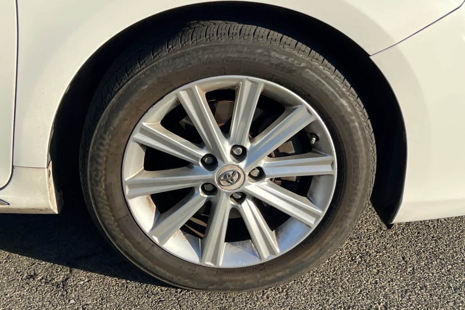 Used 2013 Toyota Camry XLE w/ Leather Pkg FWD image 18