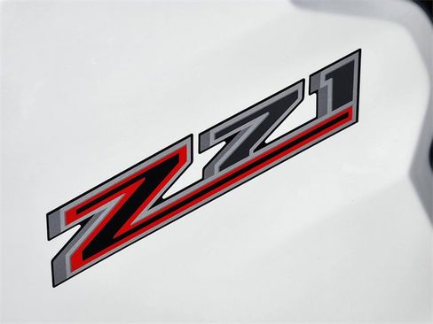 Used 2024 Chevrolet Colorado Z71 w/ LPO, Dark Essentials Package image 10