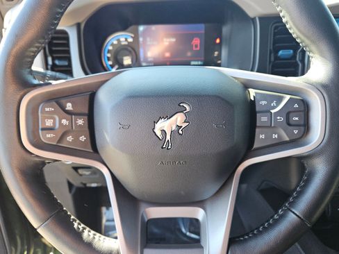 Used 2023 Ford Bronco Wildtrak image 14