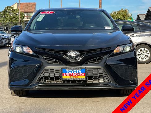 Used 2023 Toyota Camry SE image 9