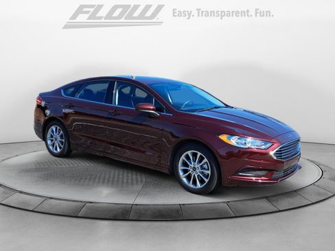 Used 2017 Ford Fusion SE w/ Fusion SE Technology Package FWD image 1