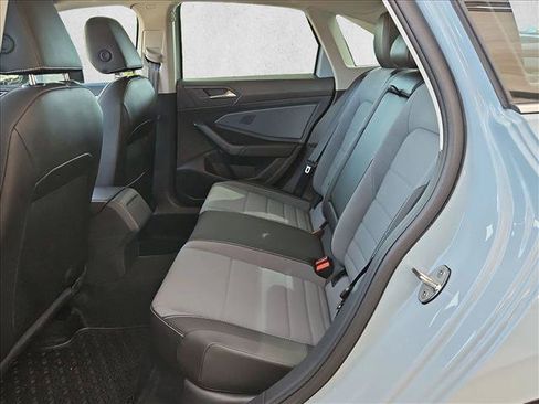 Used 2025 Volkswagen Jetta SE FWD image 16