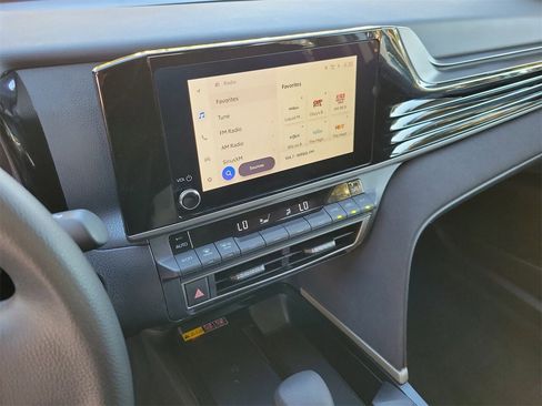 Used 2025 Toyota Camry LE image 24