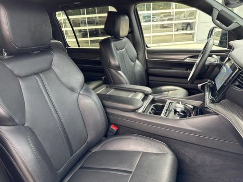 Used 2024 Jeep Wagoneer Series II w/ Flexible Seating Group AWD/4WD image 43