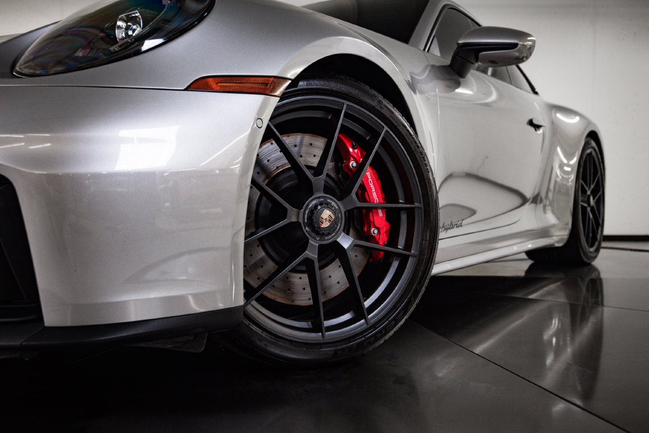 Certified 2025 Porsche 911 Carrera GTS RWD image 12