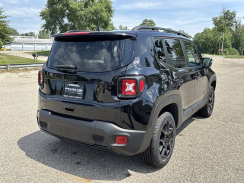 Used 2020 Jeep Renegade Altitude AWD/4WD image 3