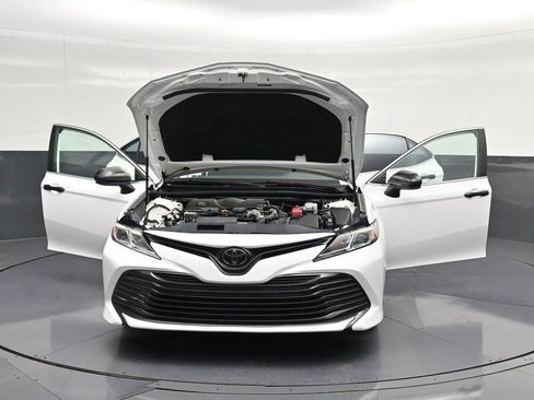 Used 2019 Toyota Camry LE FWD image 35